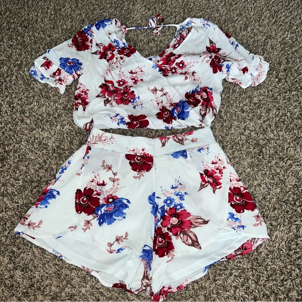 Floral Two Piece - Picture 2 of 8